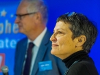Marianne Tournier (Sdbpro) présente les lauréats catégorie "Salles de bain"