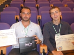 Maxence Tomblaine et Alexandre Pain, étudiants en BTS au lycée Laplace de Caen, se sont vu remettre le premier prix, avec en cadeaux des licences Stabicad, des casques de réalité virtuelle et des formations.