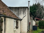 Qui tombera en premier ? Le mur ou le conduit ? © Olivier Bauquis