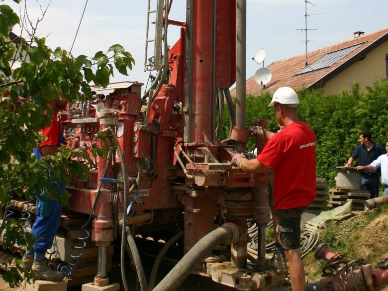 Forage géothermique combiné solaire thermique
